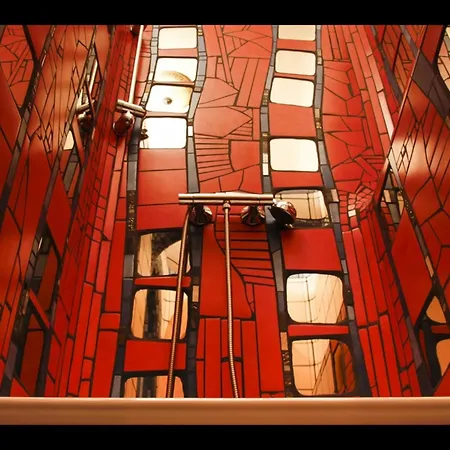 Homeplanet Hostel *